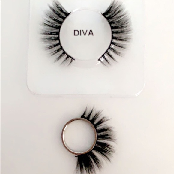 Lashes - Picture 4 of 14